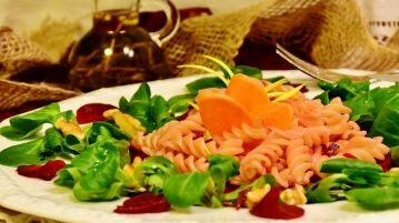 Carboidratos: mocinhos ou vilões? macarrão-salada-alface