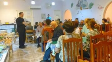 Padre Cesar Rosa inova e realiza jantar vegetariano pelo terceiro ano de sacerdócio Padre Cesar Rosa