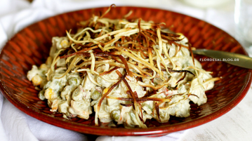 Salpicão vegano com casca de melancia e palha de mandioca salpicão vegano